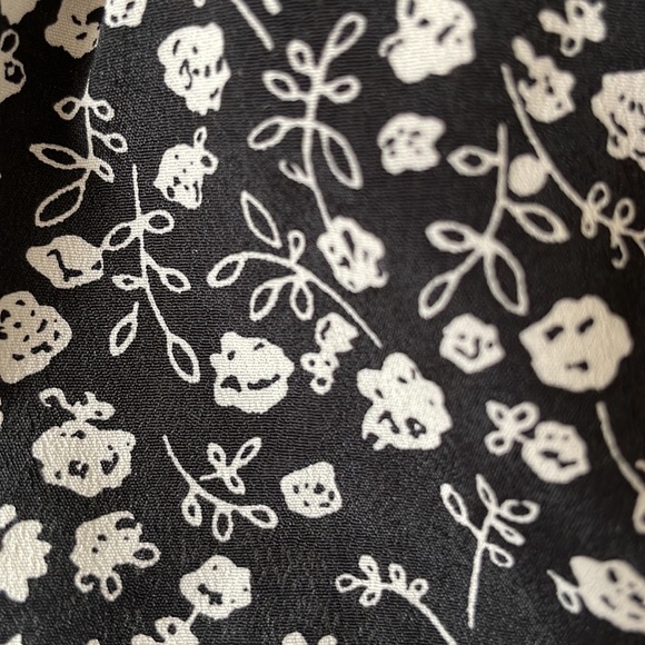 Black and White Strapless Floral Romper - Picture 2 of 2